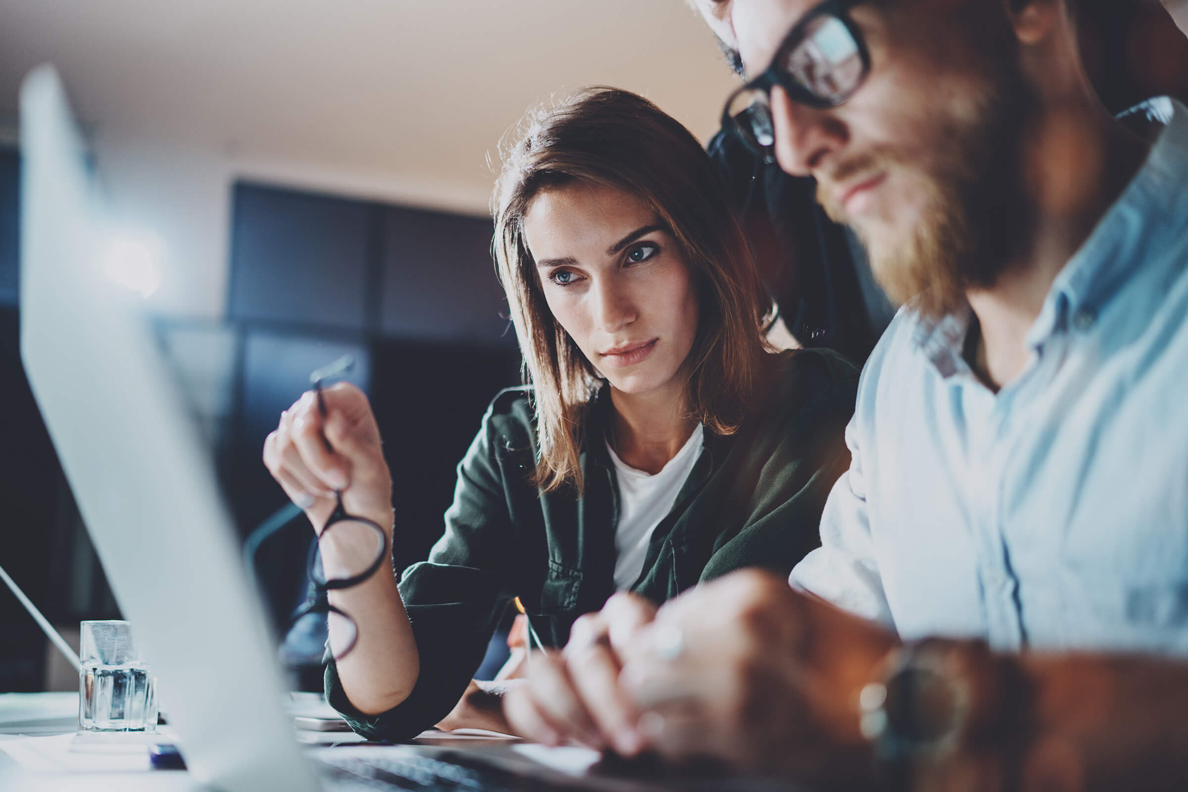 Jak zabezpieczyć się w umowie z kontrahentem – poznaj najczęstsze błędy przedsiębiorców